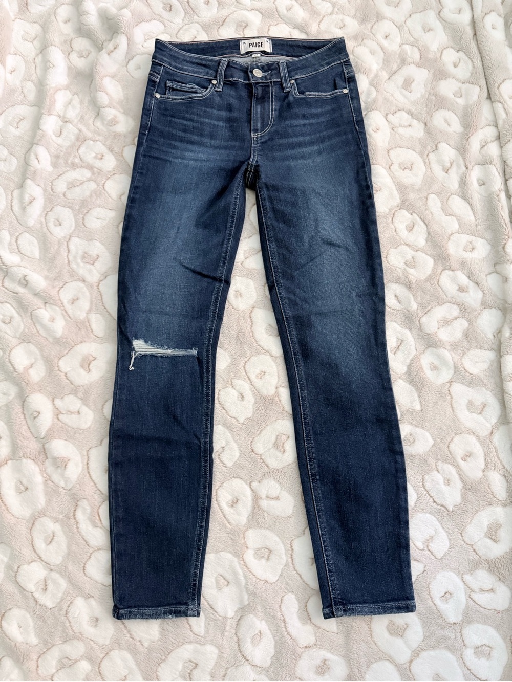 PAIGE Women's Indigo Skinny Jeans with Knee Rip Sz 24 E15